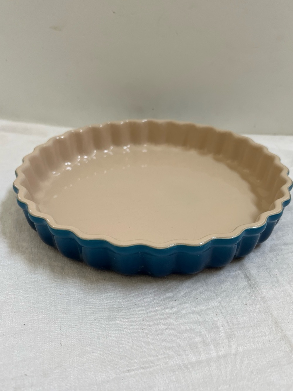 Le Creuset Tart Pie Baking Dish BLUE CREAM Interior Fluted Edge Stoneware 10"